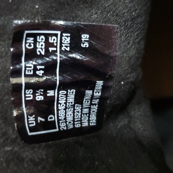 Clarks Unstructured Carleta Lyon booties women's 9.5 black oily leather gum sole - Picture 10 of 12